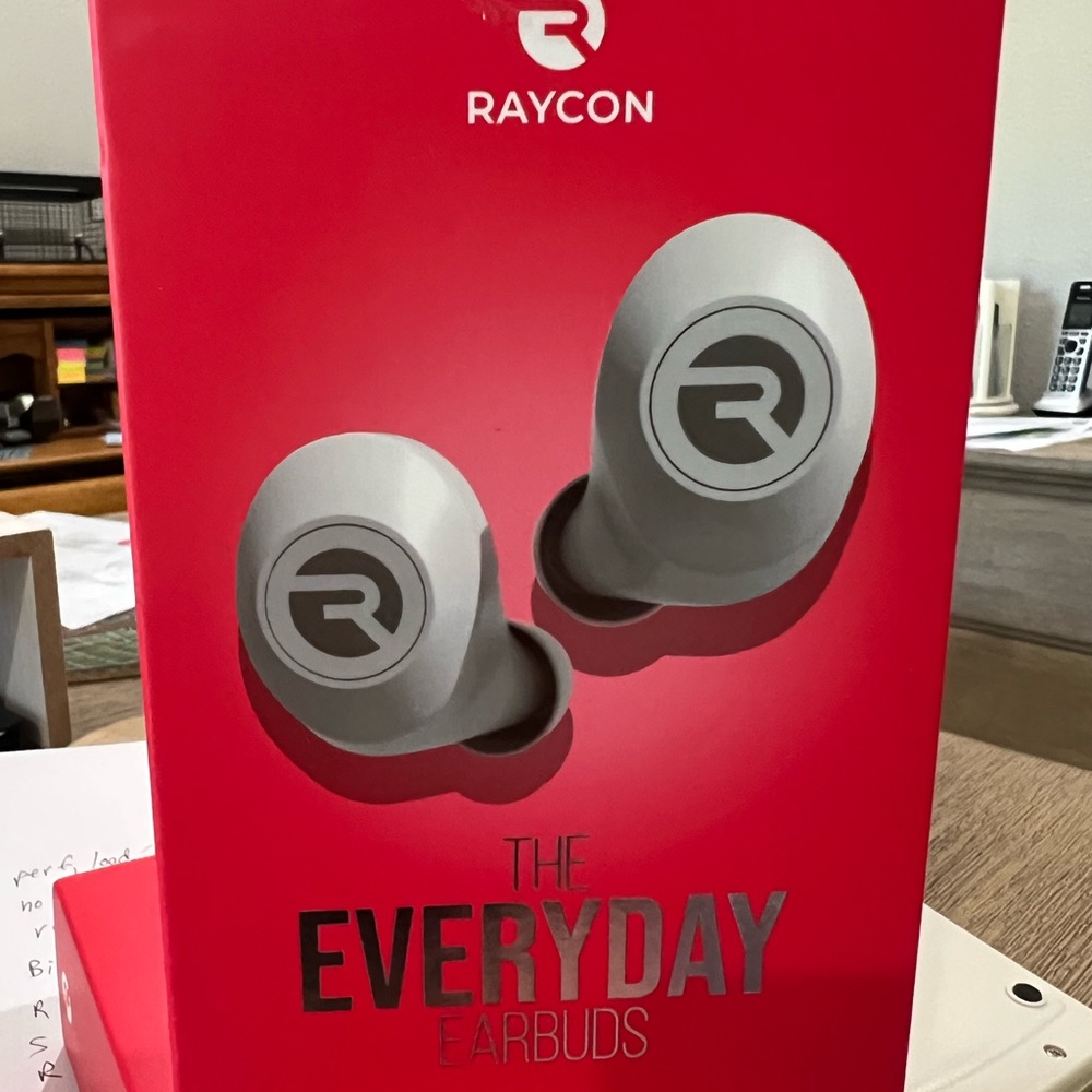 NIB Raycon The Everyday Earbuds